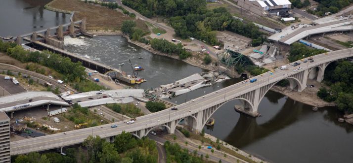 I-35W-the-Minneapolis-Bridge-Disaster-2007